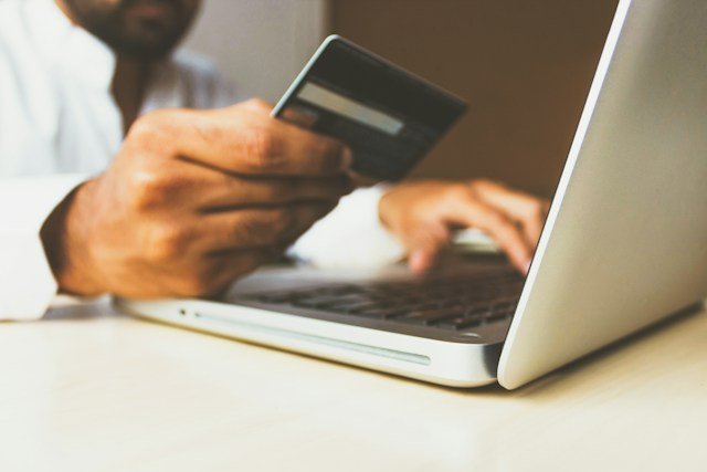 How Fraud Detection Systems Identify Suspicious Transactions