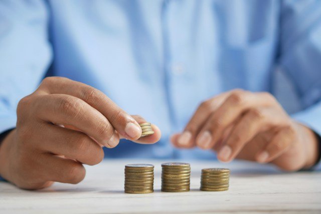 How Robo-Advisors Work: Algorithm Guide
